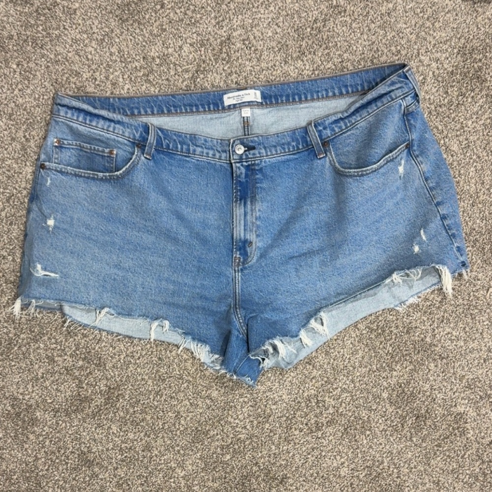 Abercrombie & Fitch “The Mom Short” High Rise -Curve Love-Light Blue Jean Shorts
